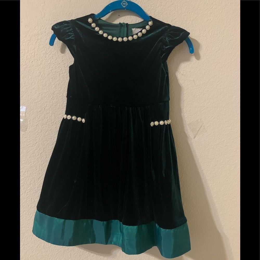 Rare Editions Green Velvet Dress with Pearls for Little Girls Size 6 Pre-loved